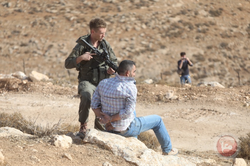 صور- الاحتلال يهدم منزلا قيد الانشاء ويعتقل مواطنين شرق الخليل