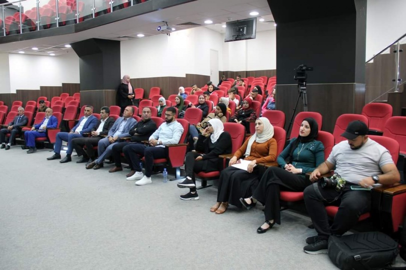 جامعة فلسطين الأهلية تناقش أوراقا بحثية حول "التحول الإعلامي للبيئة الرقمية"