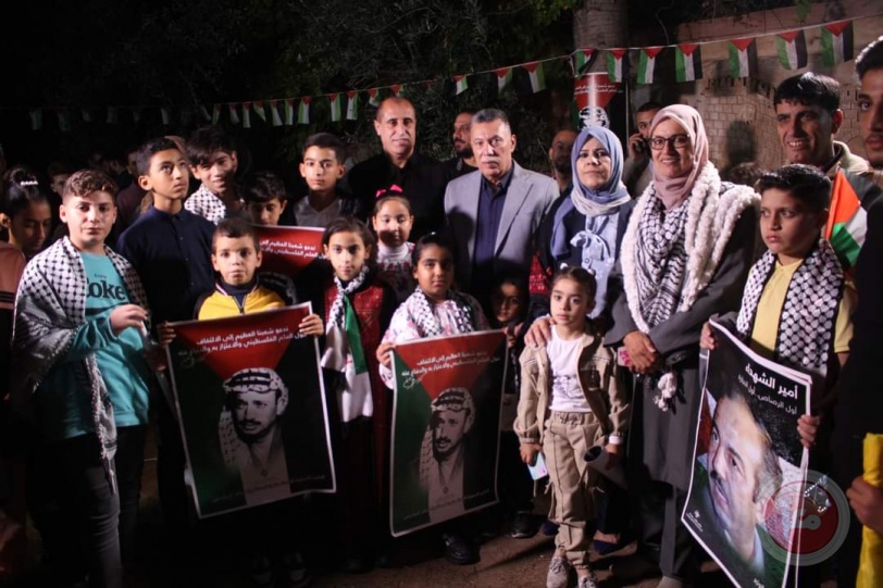 إيقاد الشموع في منزل الرئيس عرفات بغزة 