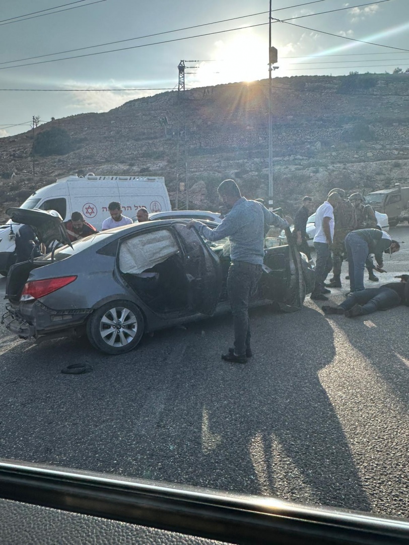 اصابات في حادث تصادم بين مركبتين شرق الخليل