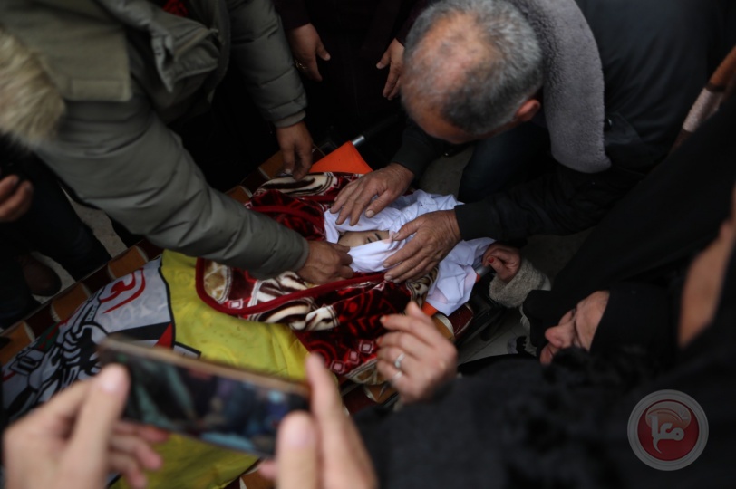 صور- تشييع جثمان الشهيدة الطفلة فلة المسالمة في بيت عوا