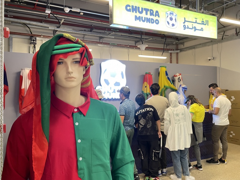 "الغترة" و"العقال".. الزي العربي يوحد جماهير مونديال قطر