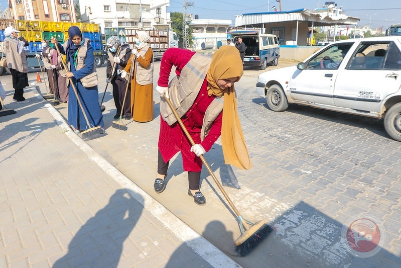 بلدية غزة تنفذ حملة مجتمعية للنظافة بمناسبة يوم التطوع العالمي