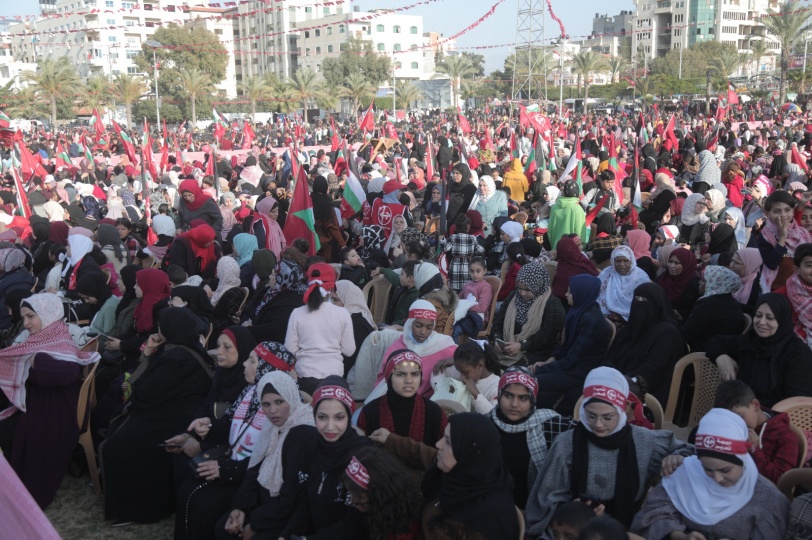  الالاف يشاركون في احياء الذكرى ٥٥ لانطلاقة الشعبية بغزة