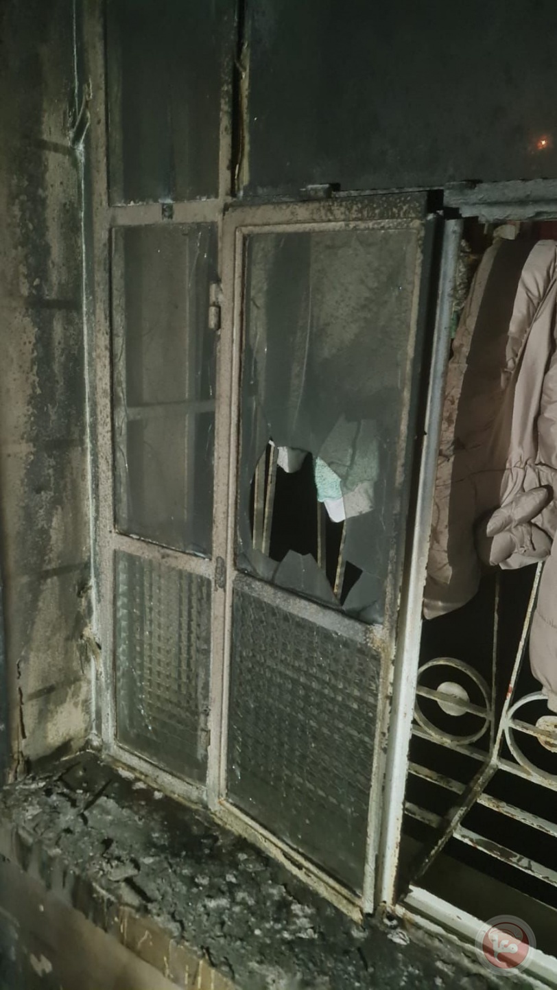 قنبلة غاز من جيش الاحتلال تشعل النيران بمنزل في الخليل