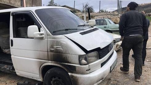 بالصور- المستوطنون يحرقون السيارات ويحطمون البيوت شمال الضفة الغربية 