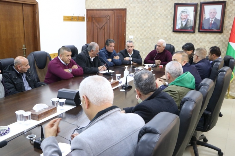 محافظة الخليل تناقش الوضع العام لمنكقة باب الزاوية
