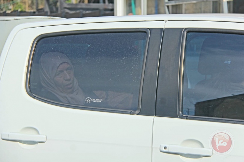 الاحتلال يعتقل طفلة وسيدتين قرب المسجد الابراهيمي في الخليل