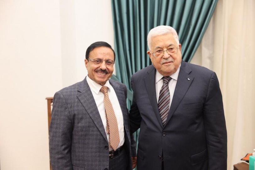  الرئيس عباس يستقبل وفد الجامعة العربية الأمريكية وجامعة دندي البريطانية