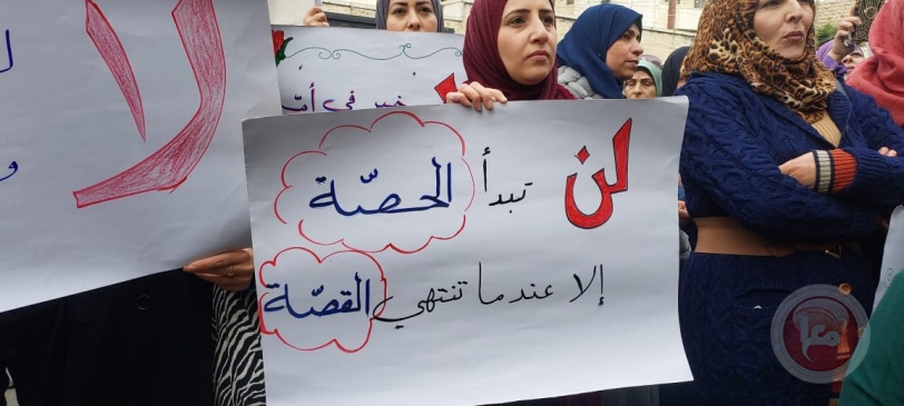 صور- مئات المعلمين يعتصمون أمام مديرة التربية في بيت لحم