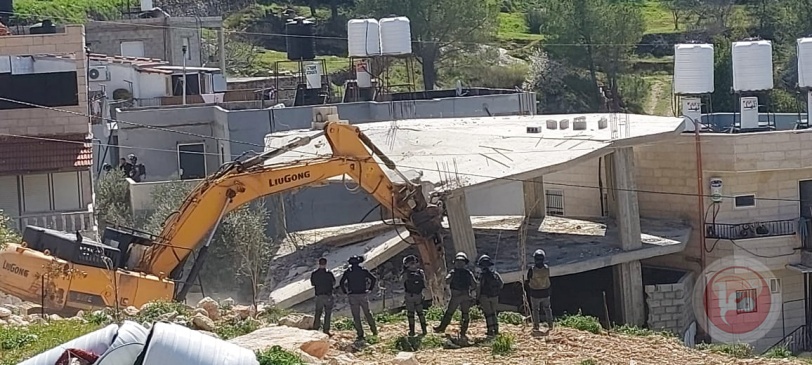 قوات الاحتلال تهدم 3 منازل في الولجة غرب بيت لحم