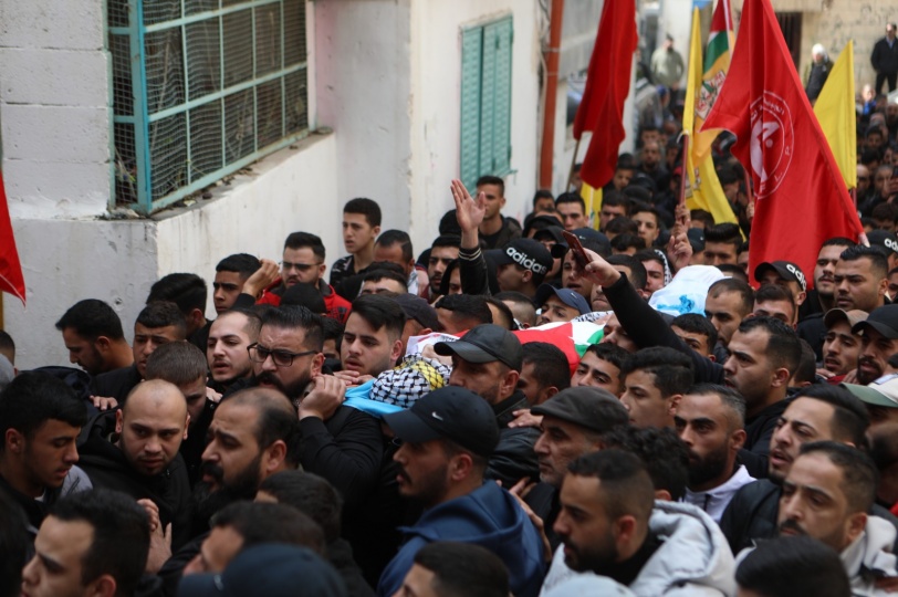 أهالي مخيم العروب يشيعون جثمان الشهيد محمد جوابرة