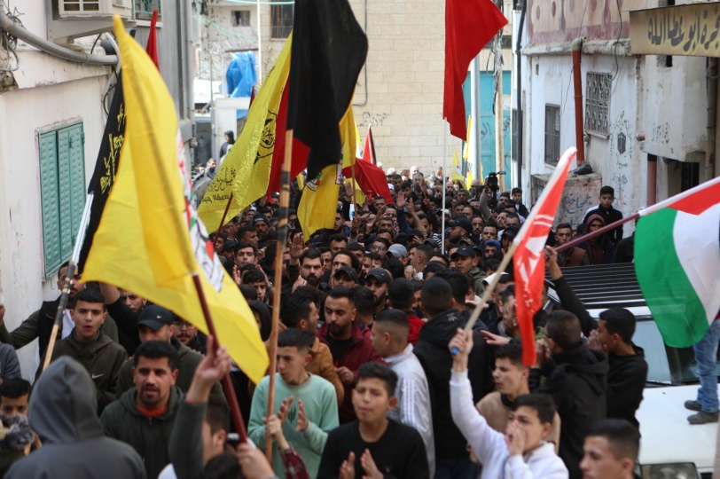 أهالي مخيم العروب يشيعون جثمان الشهيد محمد جوابرة