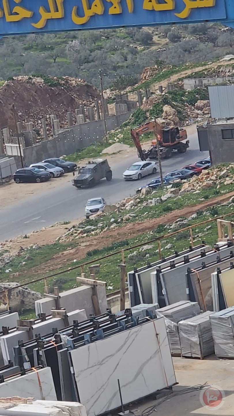 الاحتلال يصادر جرافة بقراوة بني حسان