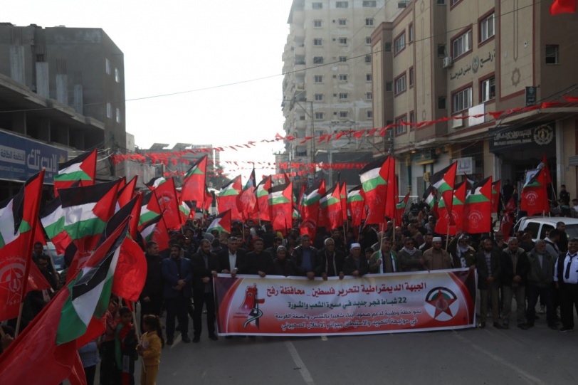 «الديمقراطية» تنظم مسيرة جماهيرية حاشدة برفح تنديداً باجتماع العقبة الأمني 