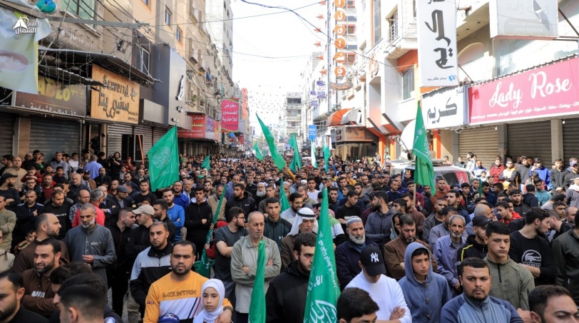 بالصور- حماس تنظم مسيرة نصرة للأقصى والضفة وللأسرى