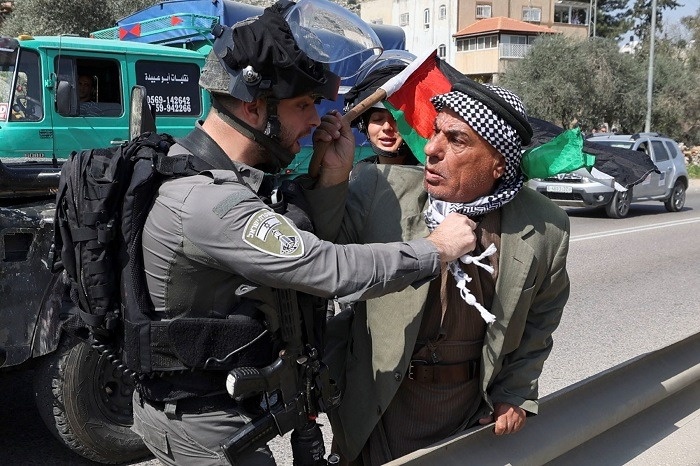 الاحتلال يقمع مسيرة لمتضامنين إسرائيليين جنوب نابلس