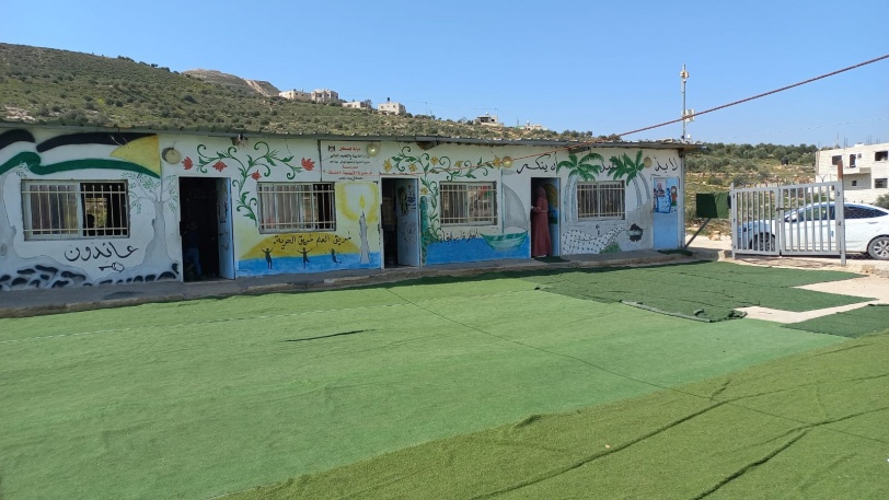 "التربية" تجدد دعوتها لحماية مدرسة جب الذيب