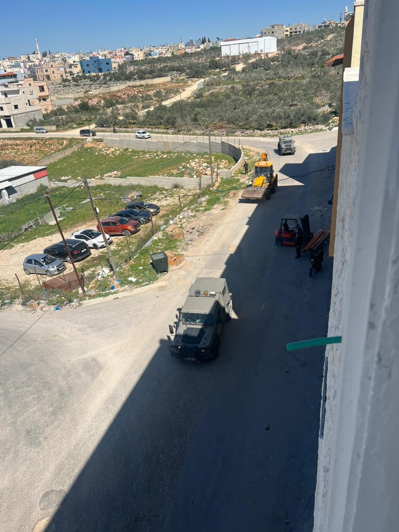 الاحتلال يصادر جرافة غرب سلفيت