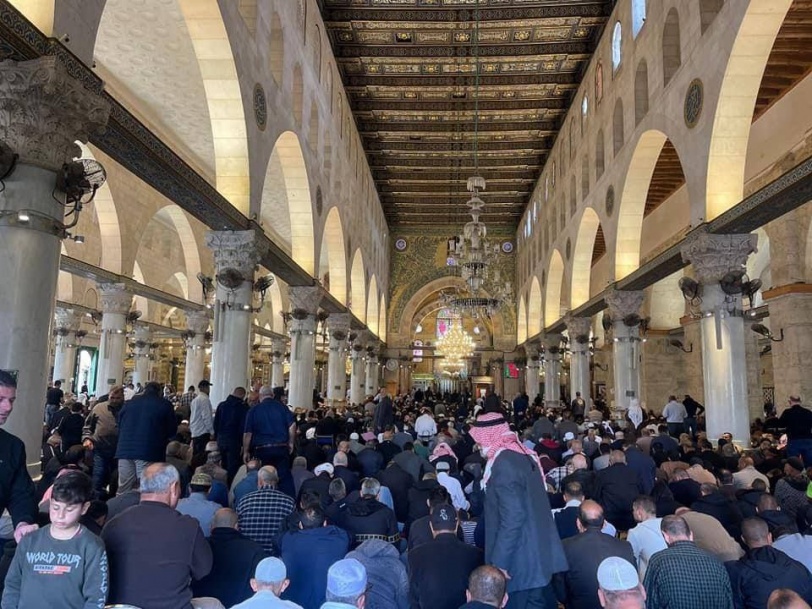 100 ألف يؤدون الجمعة الأولى من رمضان في الأقصى