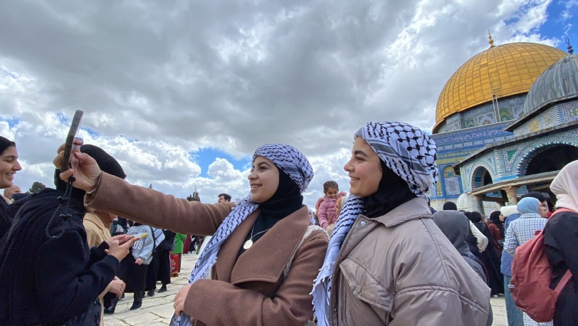  تقرير معا - من كل صوب ربع مليون يشدون الرحال الى الأقصى