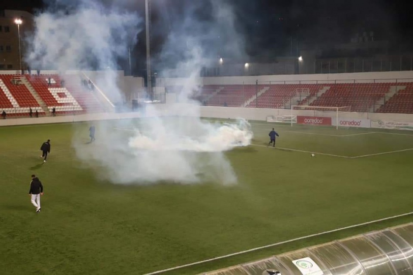 صور -إصابات بالاختناق في اعتداء للاحتلال على استاد الشهيد فيصل