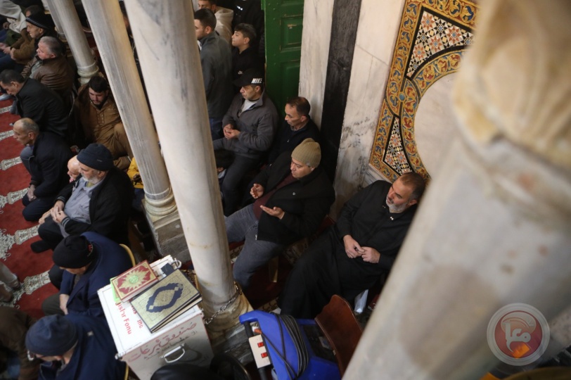 صور- ألآلاف يزورون المسجد الابراهيمي في الجمعة الثانية من رمضان