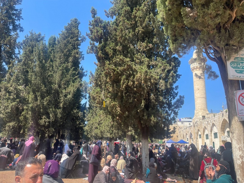 ربع مليون يؤدون صلاة الجمعة الرابعة من شهر رمضان في الأقصى
