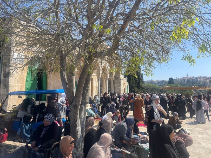ربع مليون يؤدون صلاة الجمعة الرابعة من شهر رمضان في الأقصى