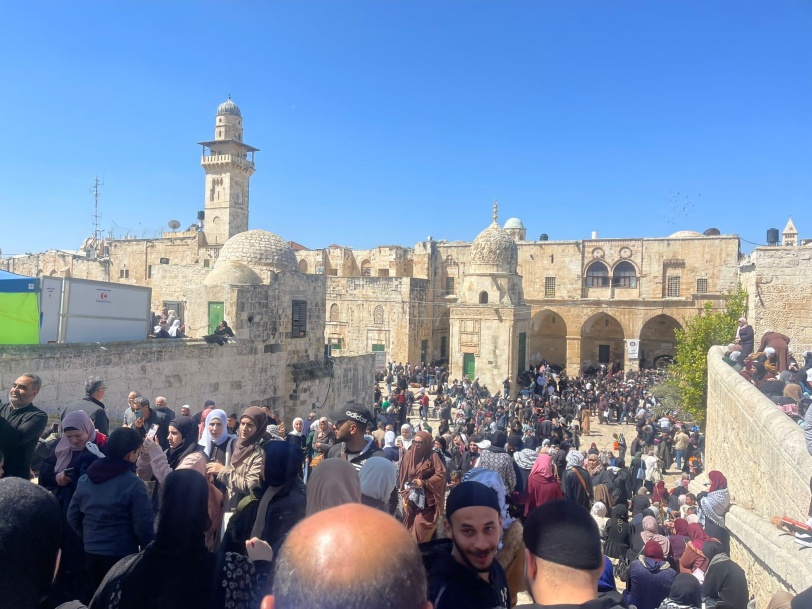 ربع مليون يؤدون صلاة الجمعة الرابعة من شهر رمضان في الأقصى