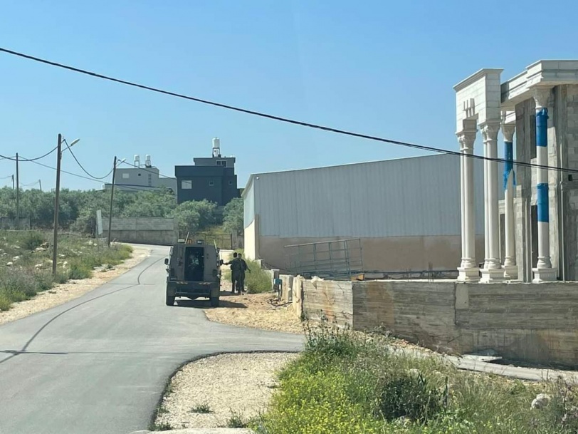 بينها مسجد- 19 اخطارا بوقف العمل والبناء في بلدة الزاوية