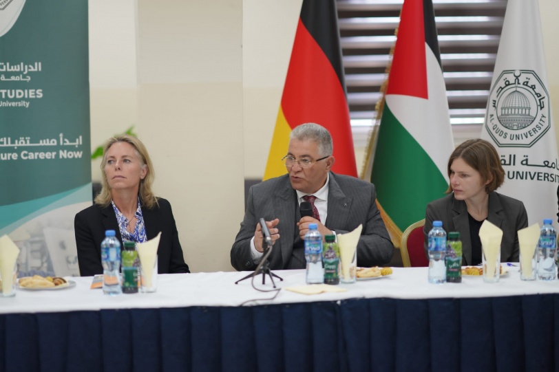 وفد من البرلمان الألماني يزور جامعة القدس ويطلع على سير الدراسات الثنائية