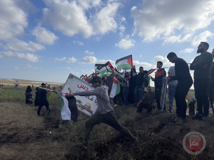الاحتلال يطلق النار والغاز صوب مسيرة الاعلام بغزة
