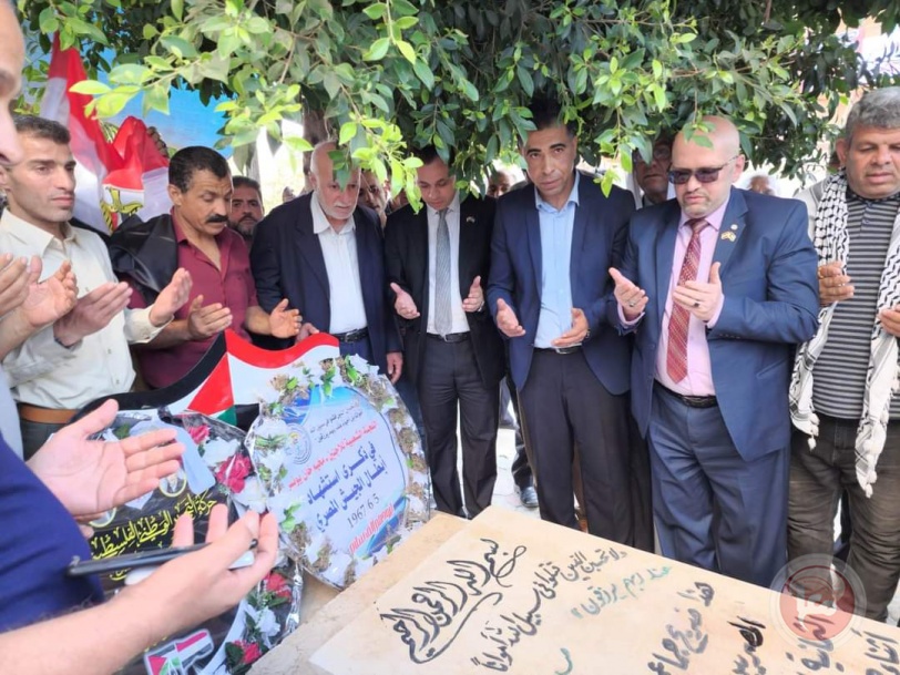 اللجنة الشعبية بمخيم خانيونس تحيى الذكرى 56 للنكسة وتضع أكاليل الزهور على قبور الشهداء المصريين