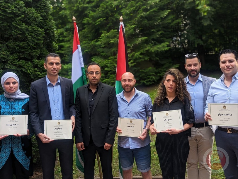 تكريم الفائزين من الطلبة الفلسطينيين بجائزة طالب العام في المجر