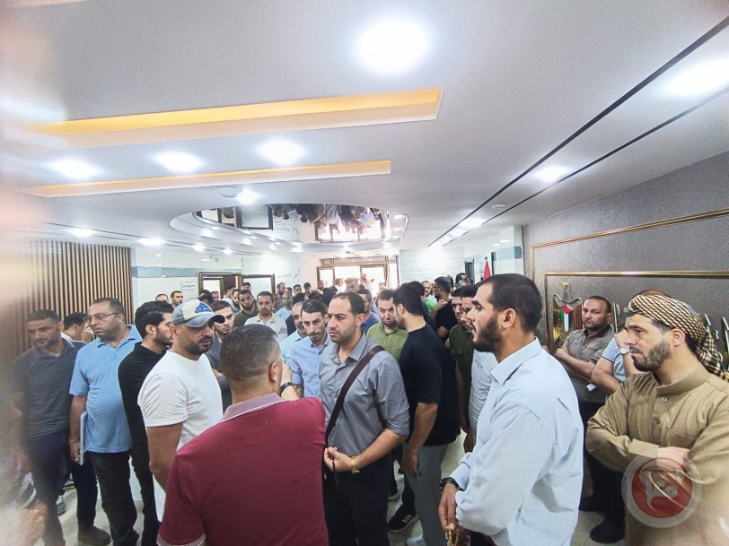 موظفون عموميون ينظمون وقفات بغزة للمطالبة بتعديل الشهادة العلمية وإلغاء مسابقة الديوان
