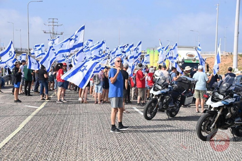 بالصور..حواجز على التقاطعات واعتقالات ومظاهرات في اسرائيل