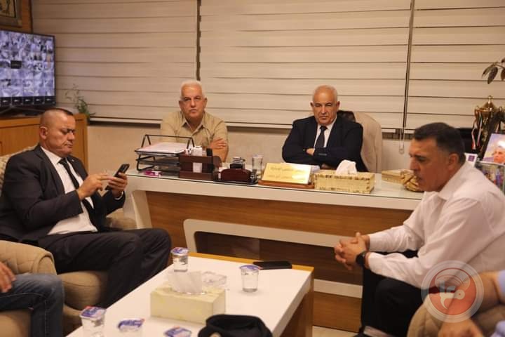 وزير الداخلية يزور محافظة الخليل