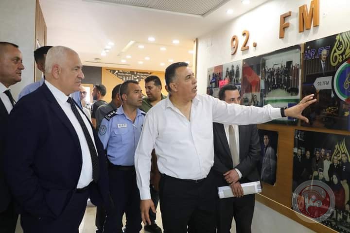 وزير الداخلية يزور محافظة الخليل