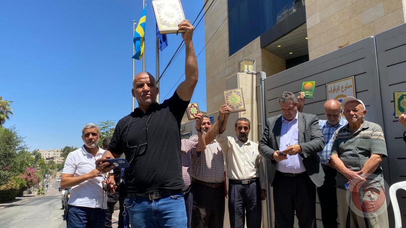 صور- وقفة أمام القنصلية السويدية إدانة لحرق القرآن الكريم
