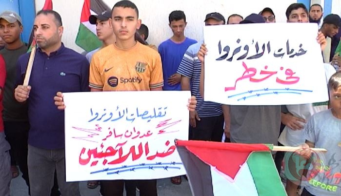 غزة: تظاهرة حاشدة أمام الأونروا للمطالبة بالتعويض ورفضا للتقليصات