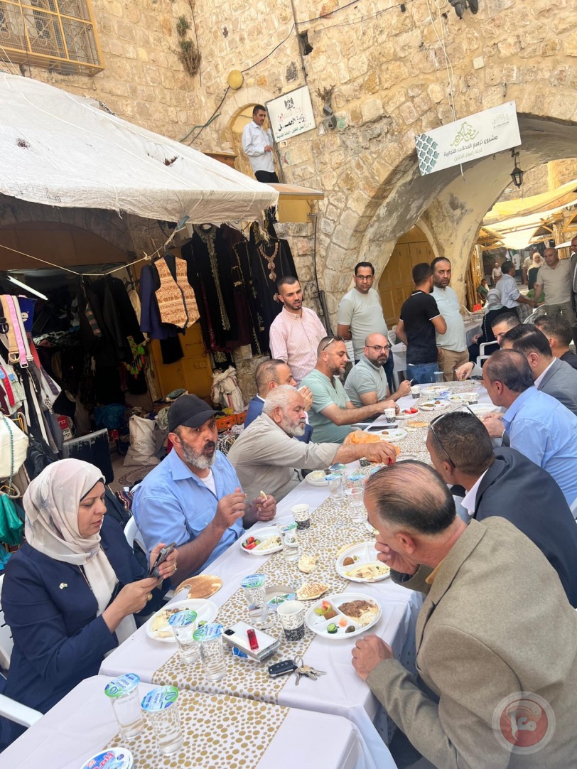 إحياءً للبلدة القديمة.. ملتقى العلاقات العامة والدبلوماسية ينظم إفطاراً داخل أروقتها