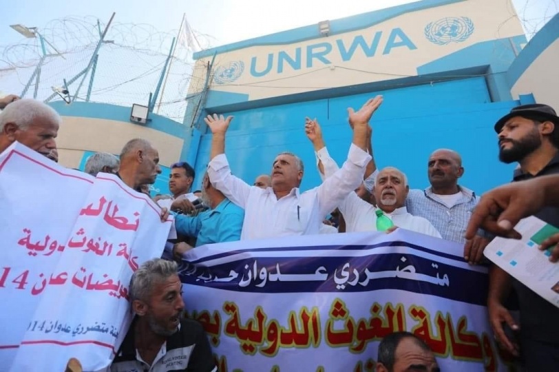غزة- متضررو عدوان 2014 يتظاهرون أمام مقر "الأونروا"