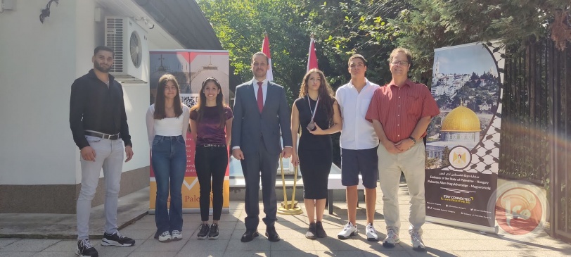 تكريم الرياضيين المجريين من أصول فلسطينية وتقديم دعوة رسمية لهم لزيارة الوطن