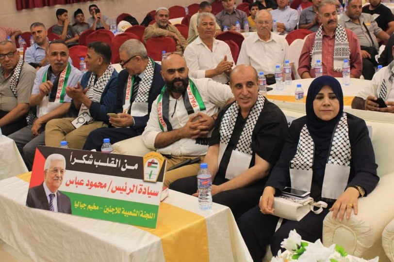 اللجنة الشعبية بجباليا تسلم مكرمة الرئيس للطلبة المتفوقين في الثانوية العامة