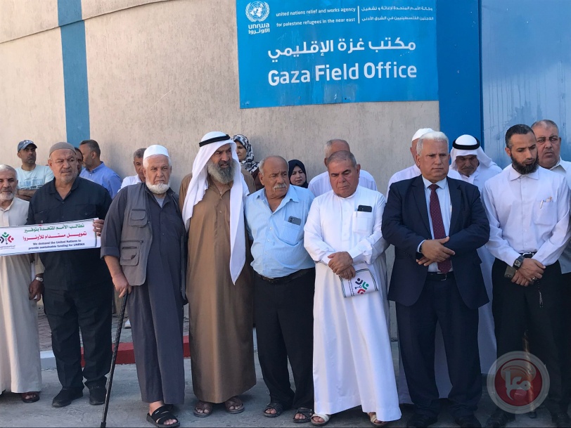 وقفة بغزة تدعو مؤتمر المانحين في نيويورك إلى توفير تمويل مستدام للوكالة
