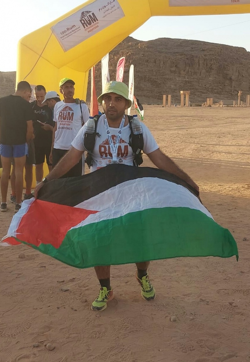 فوز العداء الفلسطيني سامي نتيل بالمركز الثالث في سباق رم الصحراوي الدولي بالاردن