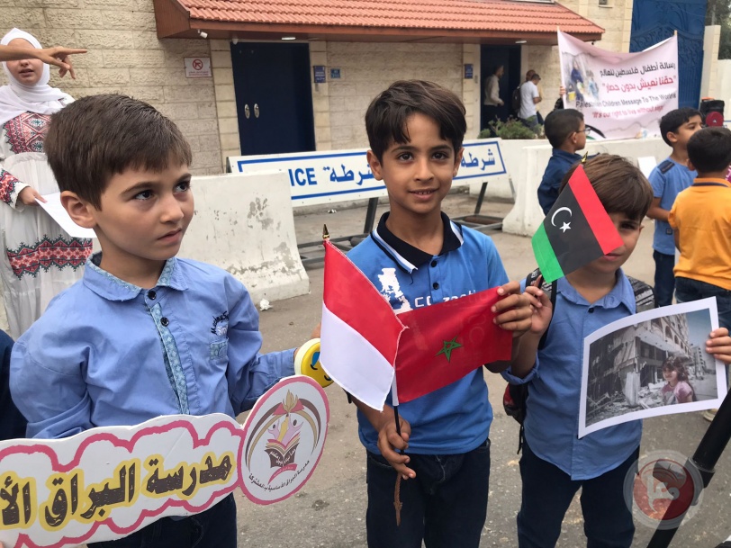 أطفال غزة يحيون يوم الطفل العربي بتظاهرة في غزة