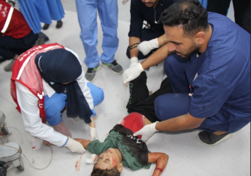 شهداء وجرحى- إسرائيل تقصف سيارات نازحين نحو الجنوب على طريق صلاح الدين	