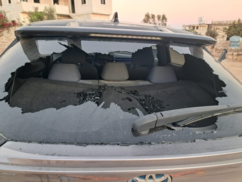 مستوطنون يهاجمون مواطنين جنوب الخليل واحدهم يهدد بقتل عائلة